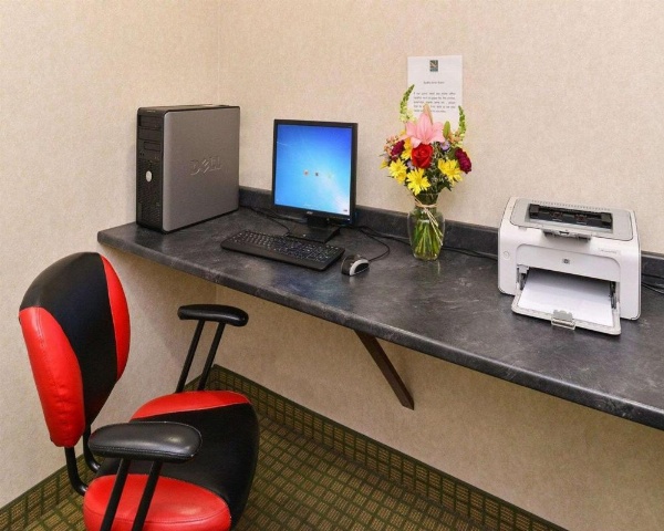 Quality Suites Stratford image 23