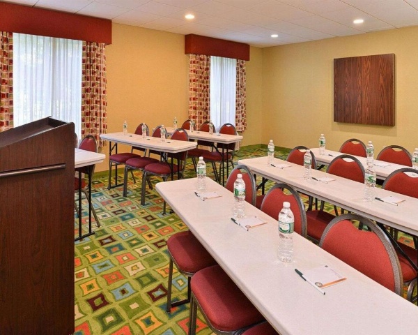 Quality Suites Stratford image 25