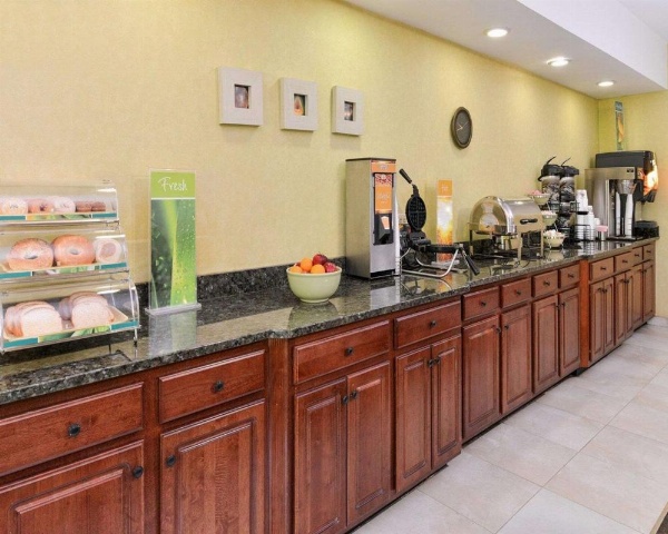 Quality Suites Stratford image 26