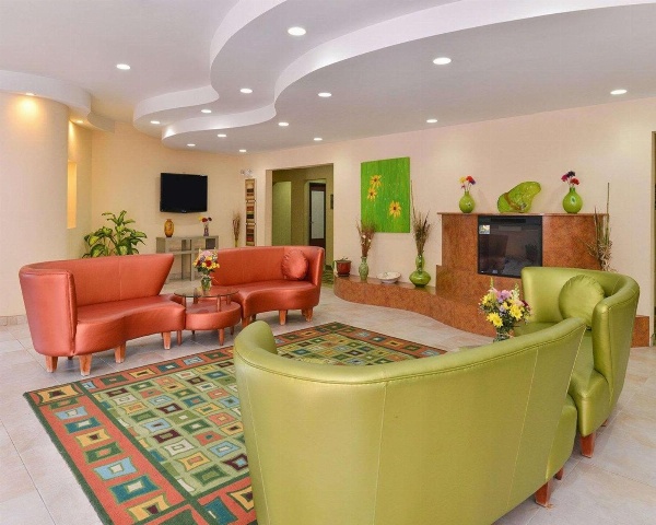 Quality Suites Stratford image 4