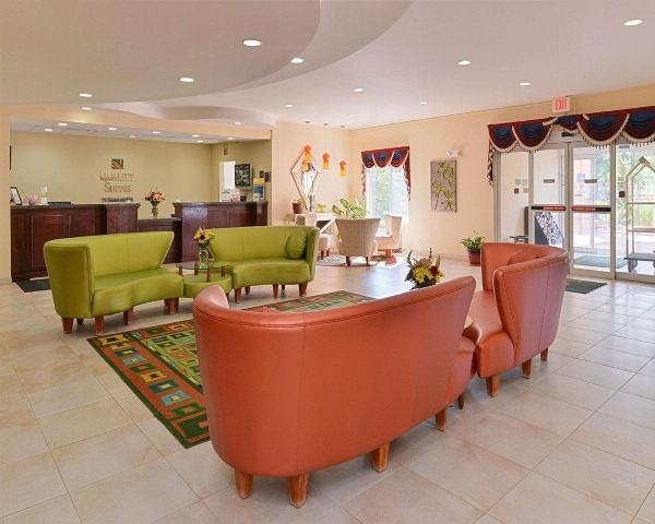 Quality Suites Stratford image 5