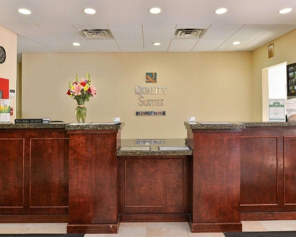 Quality Suites Stratford image 6